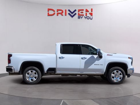 Used 2024 Chevrolet Silverado 2500 LTZ w/ LTZ Premium Package image 7