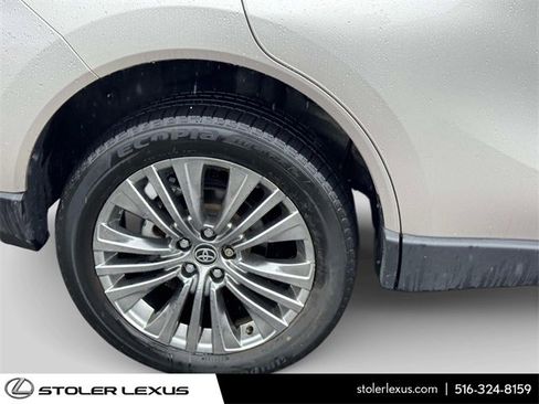 Used 2023 Toyota Venza Limited image 7