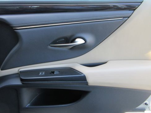 Used 2019 Lexus ES 350 w/ Accessory Package 2 FWD image 23