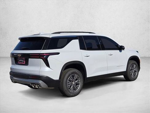 New 2026 Chevrolet Traverse LT image 2