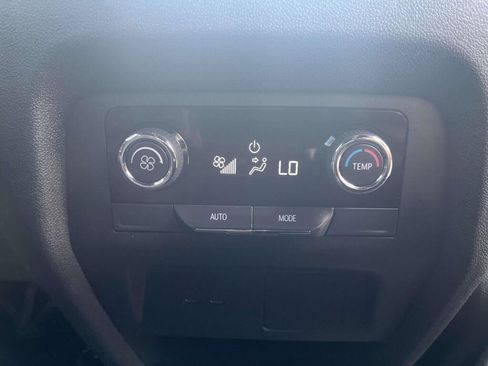 Used 2025 Chevrolet Traverse LT FWD image 21