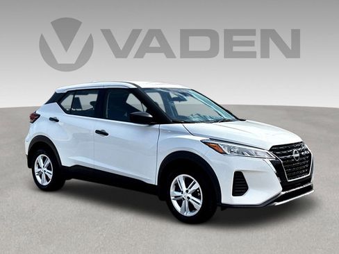 Used 2025 Nissan Kicks Play S FWD image 1