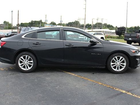 Used 2017 Chevrolet Malibu LT FWD image 3