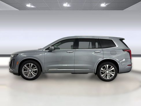 Used 2023 Cadillac XT6 Premium Luxury FWD image 2