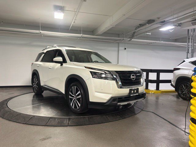 Used 2024 Nissan Pathfinder Platinum AWD/4WD image 3