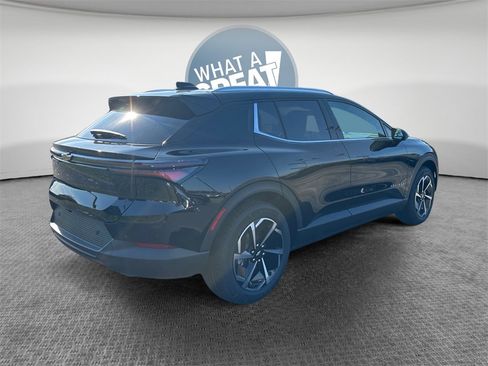 New 2026 Chevrolet Equinox EV LT image 3