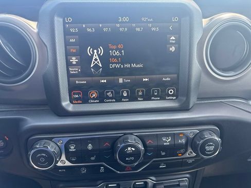 Used 2022 Jeep Wrangler Unlimited Sport AWD/4WD image 25