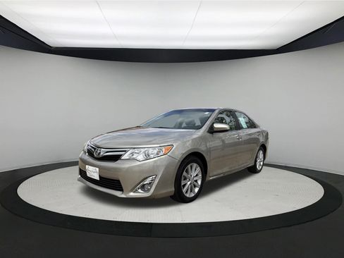 Used 2014 Toyota Camry XLE w/ Leather Package FWD image 1
