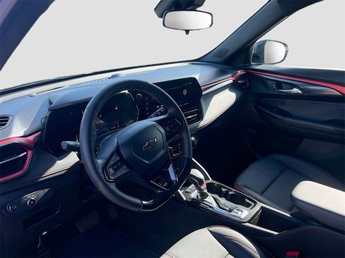 Used 2025 Chevrolet TrailBlazer RS w/ Driver Confidence Package image 9