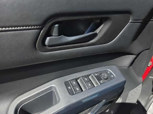Used 2024 Nissan Pathfinder SV FWD image 28
