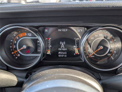 Used 2021 Jeep Wrangler Unlimited Sahara image 30