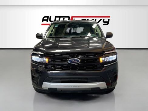 Used 2024 Ford Expedition XLT AWD/4WD image 2