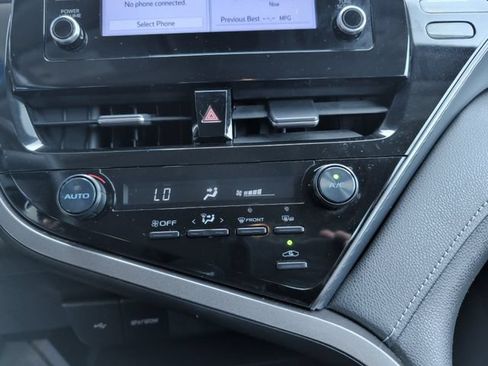 Used 2024 Toyota Camry SE FWD image 19