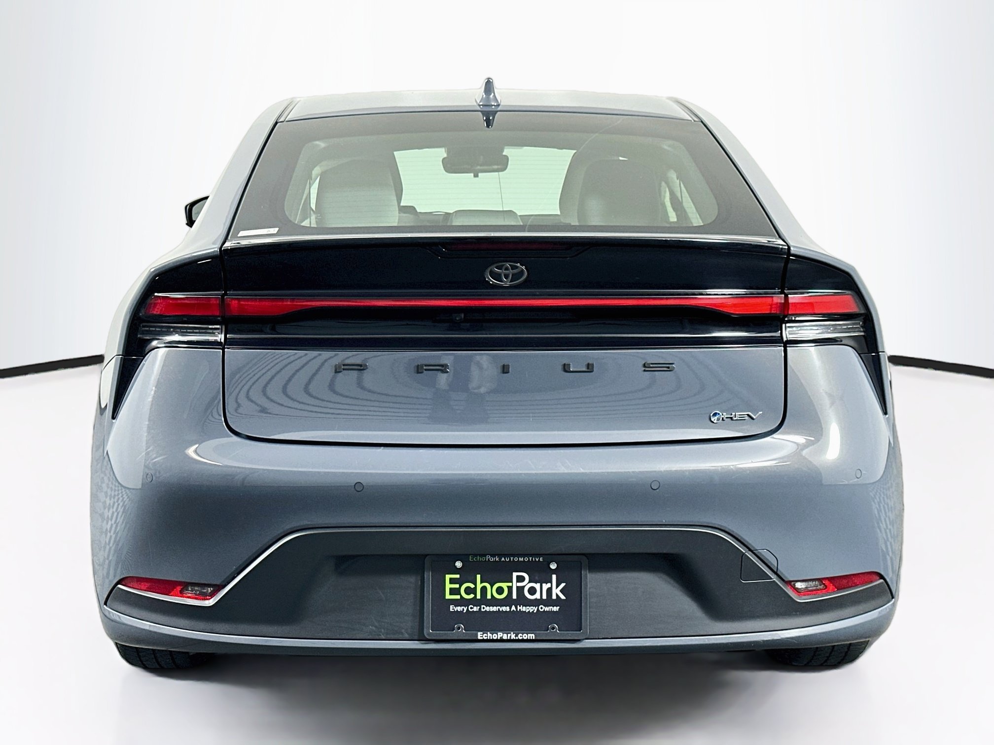 Used 2025 Toyota Prius LE FWD image 7