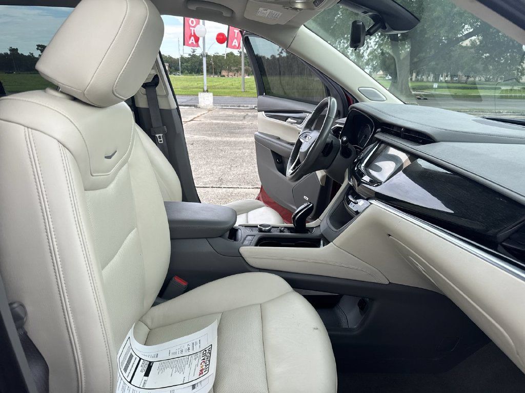Used 2023 Cadillac XT6 Premium Luxury w/ Technology Package FWD image 32