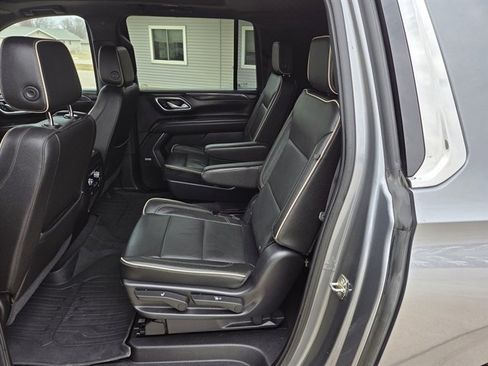 Used 2021 GMC Yukon XL SLT w/ SLT Premium Package image 6