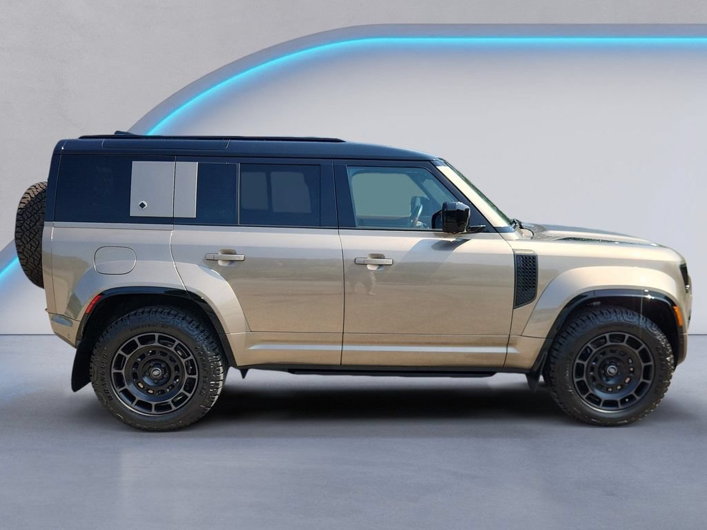 Used 2025 Land Rover Defender 110 AWD/4WD image 6