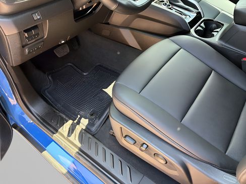 Used 2025 Chevrolet Colorado Trail Boss w/ Midnight Edition AWD/4WD image 27