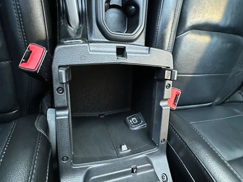 Used 2019 Jeep Wrangler Unlimited Sahara AWD/4WD image 32