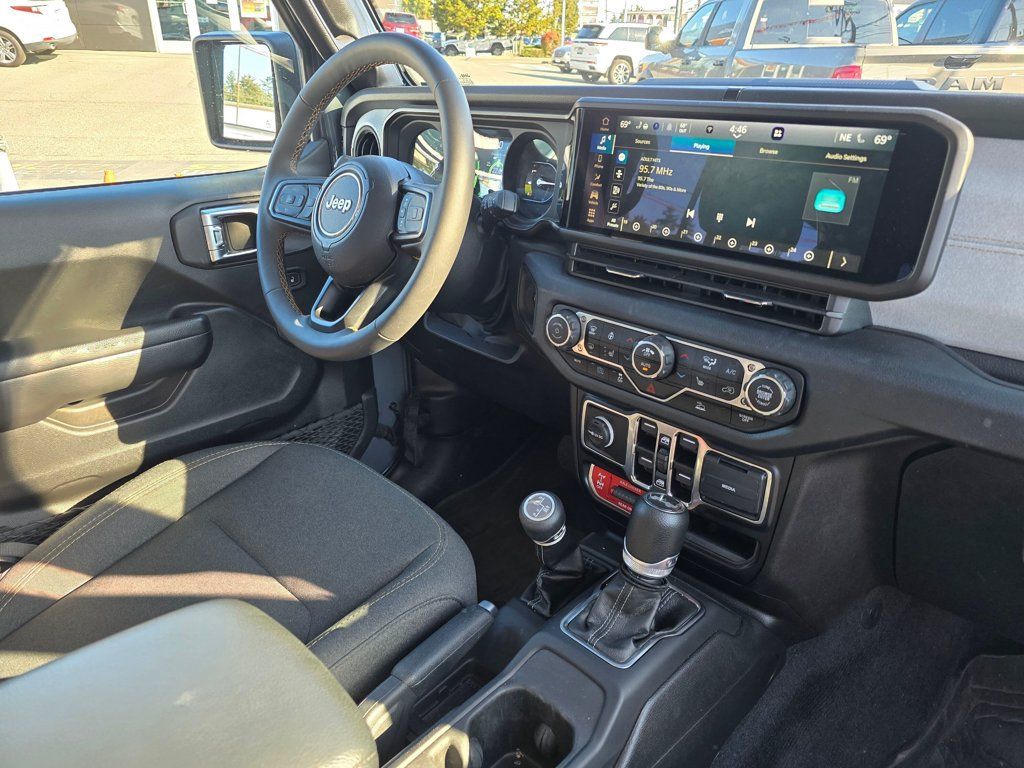 Used 2024 Jeep Wrangler Unlimited AWD/4WD image 11