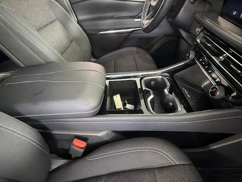 Certified 2026 Chevrolet Traverse LT FWD image 38