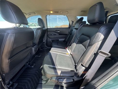 Used 2023 Nissan Pathfinder SL w/ Black Appearance Package image 7