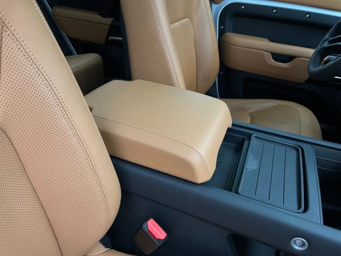 Used 2023 Land Rover Defender 110 image 20