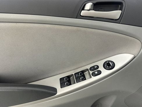 Used 2016 Hyundai Accent SE image 11