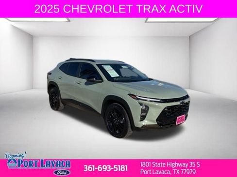 Used 2025 Chevrolet Trax ACTIV w/ Driver Confidence Package image 1