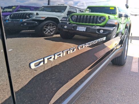 Certified 2023 Jeep Grand Cherokee L Limited AWD/4WD image 9