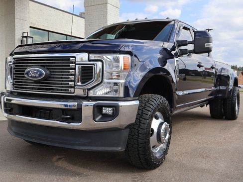 Used 2022 Ford F350 Lariat w/ Lariat Value Package image 2