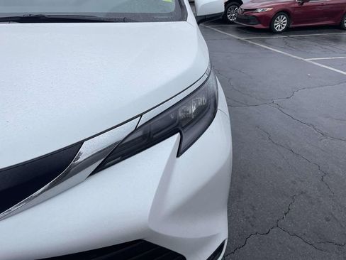 Used 2025 Toyota Sienna XLE image 14