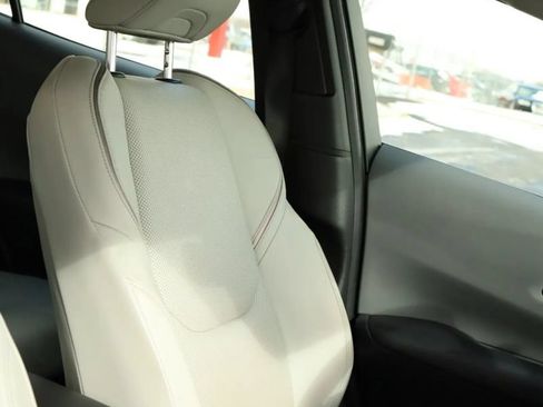 Used 2024 Toyota Prius XLE AWD/4WD image 44