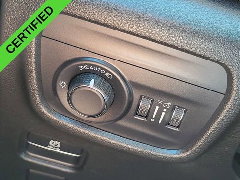 Used 2023 Jeep Grand Cherokee Laredo AWD/4WD image 9