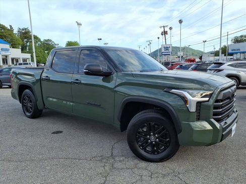 Used 2022 Toyota Tundra SR5 w/ SR5 Premium Package AWD/4WD image 2
