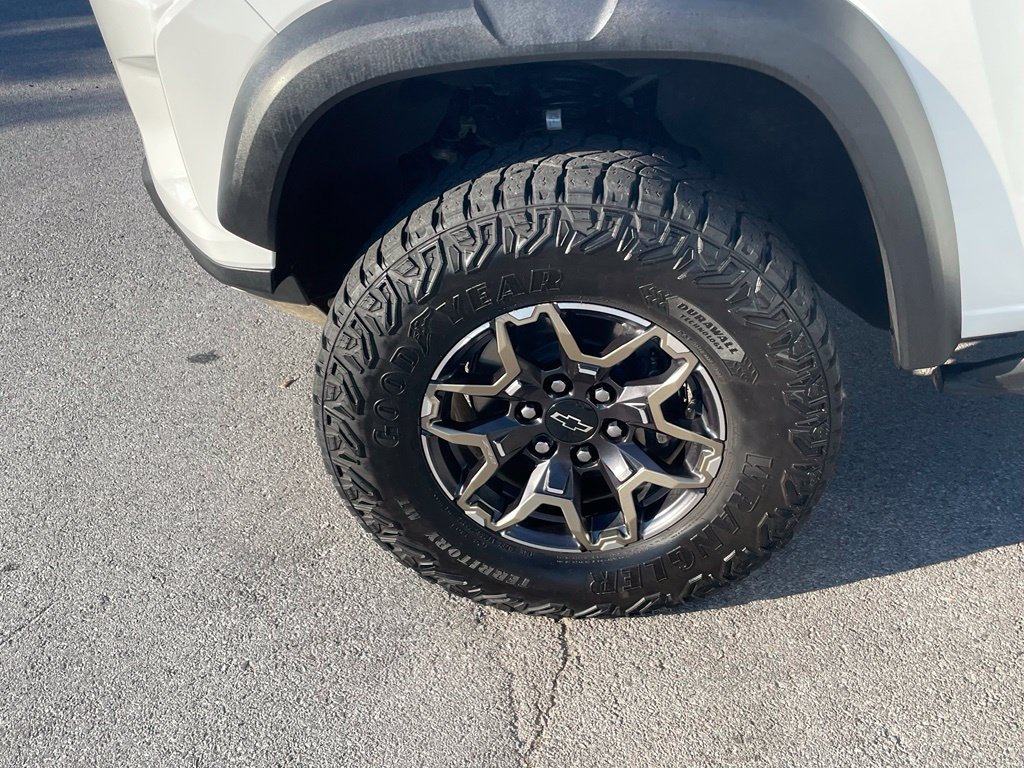 Used 2024 Chevrolet Colorado ZR2 w/ ZR2 Convenience Package III AWD/4WD image 31