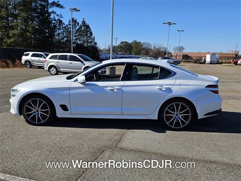 Used 2025 Genesis G70 2.5T image 4