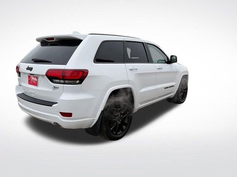 Used 2018 Jeep Grand Cherokee Altitude AWD/4WD image 9