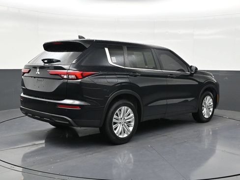 Used 2024 Mitsubishi Outlander ES FWD image 5
