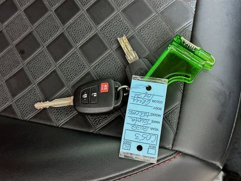 Used 2022 Toyota Tacoma SR5 w/ Technology Package image 35