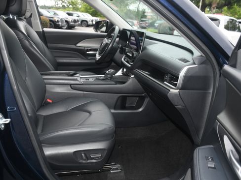 Certified 2024 Toyota Grand Highlander AWD image 20