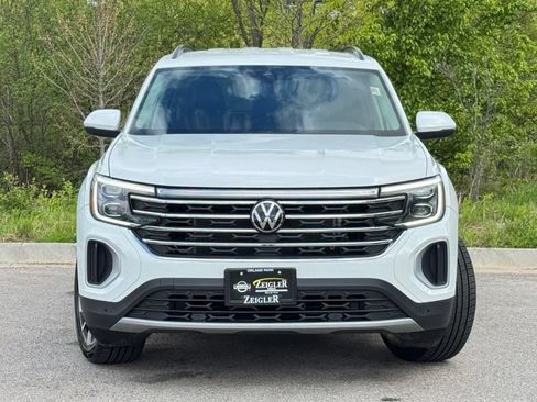 Used 2024 Volkswagen Atlas SE AWD/4WD image 2
