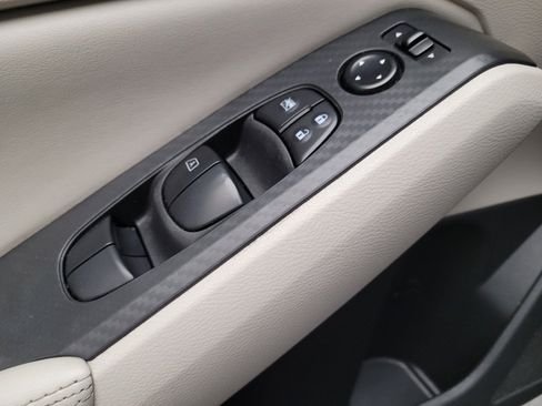 Used 2024 Nissan Altima 2.5 SV FWD image 27