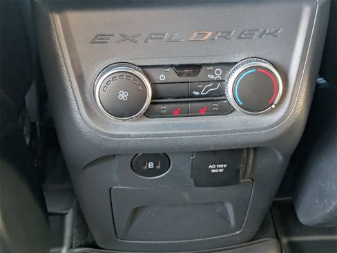 Used 2025 Ford Explorer Platinum w/ Ultimate Package image 17