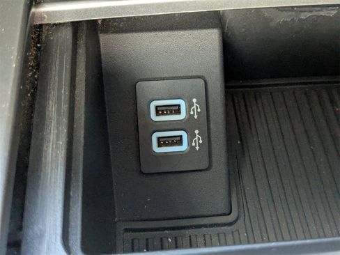 Used 2017 Ford F250 XLT w/ XLT Premium Package image 24