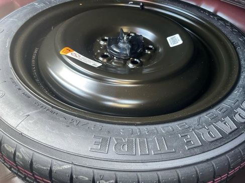 Used 2017 Ford Fusion SE w/ Equipment Group 201A image 48