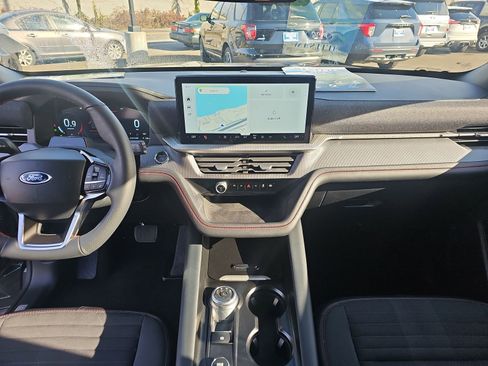 Used 2025 Ford Explorer ST-Line w/ ST-Line Street Pack image 12