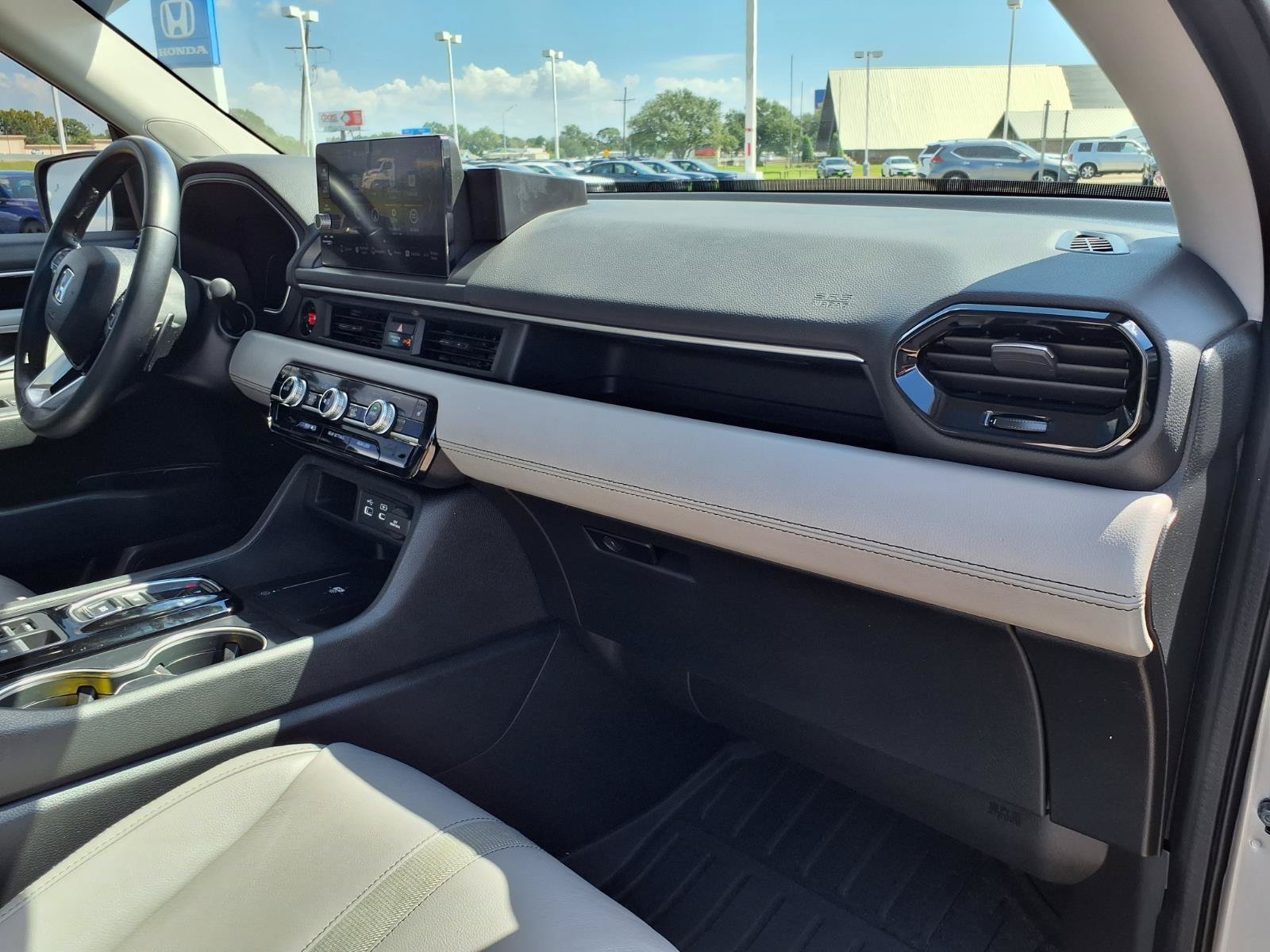 Used 2023 Honda Pilot Touring image 14