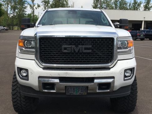 Used 2016 GMC Sierra 2500 Denali w/ Duramax Plus Package AWD/4WD image 9