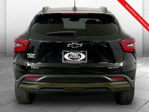 Used 2024 Chevrolet Trax ACTIV w/ Sunroof Package FWD image 3